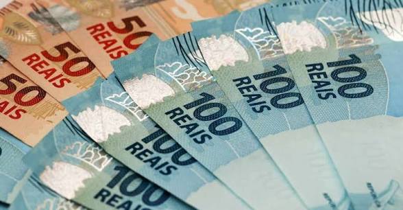 Salário mínimo pode subir para R$ 1.741 em 2027, prevê governo
