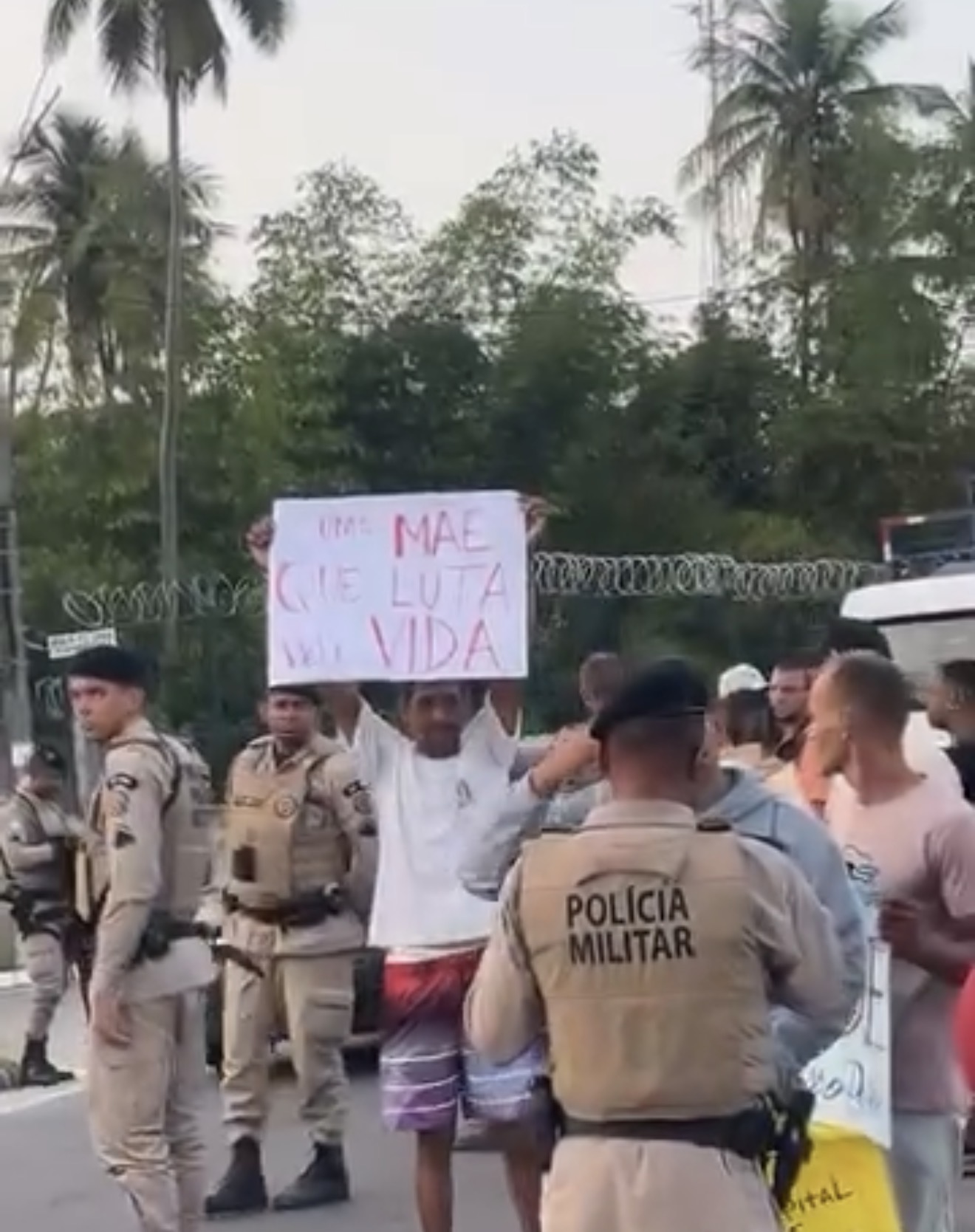 Moradores fecham via em Madre de Deus em protesto por demora na regulação de pacientes
