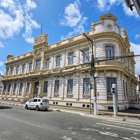 Prefeitura de Feira de Santana prorroga contrato de quase R$ 2 milhões para aluguel de sanitários químicos