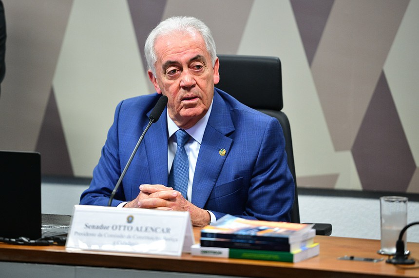 CCJ do Senado aprova parecer favorável ao fim da escala 6x1